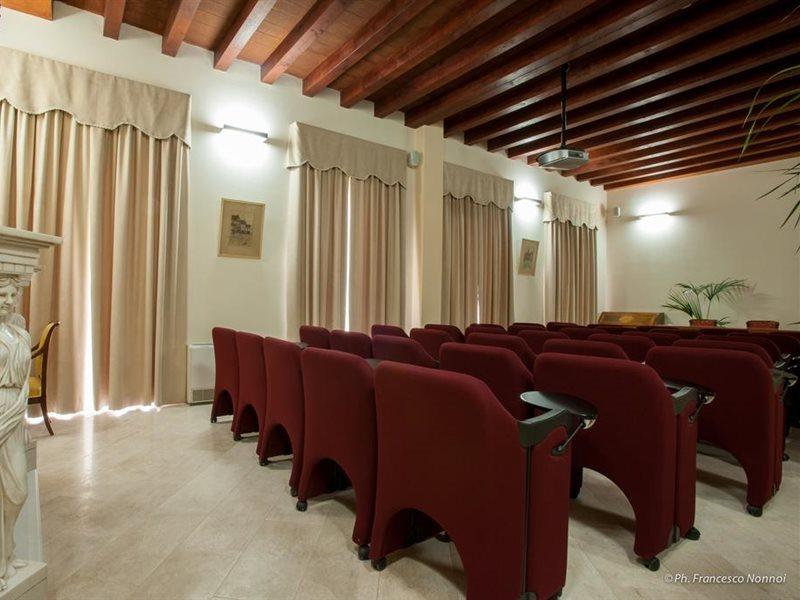 Hotel Flora 4*