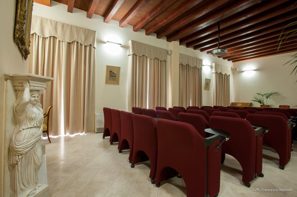 Flora Hotel 4*
