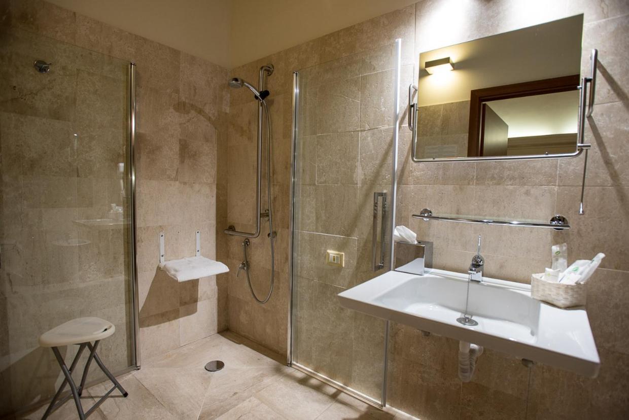 Hotel Flora 4*