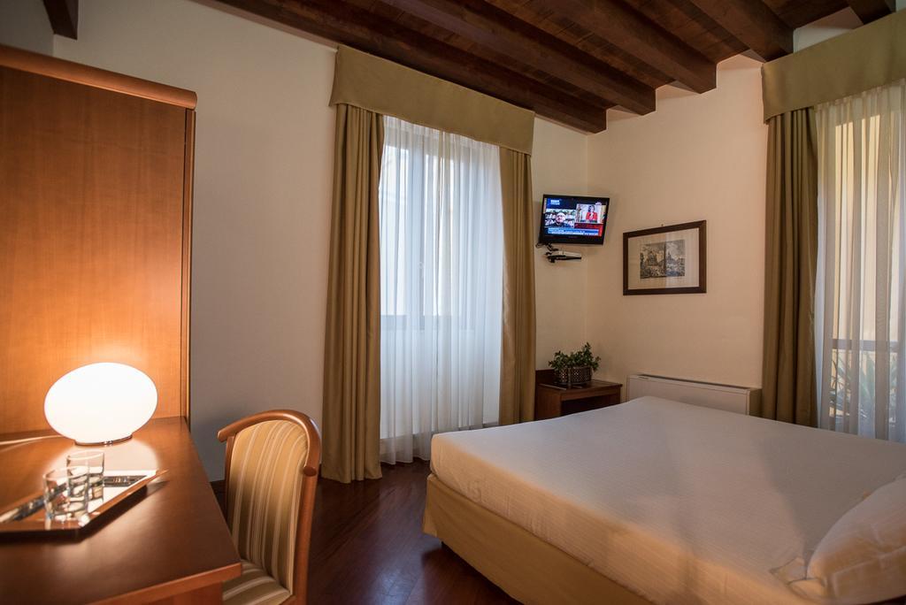 Flora Hotel 4*
