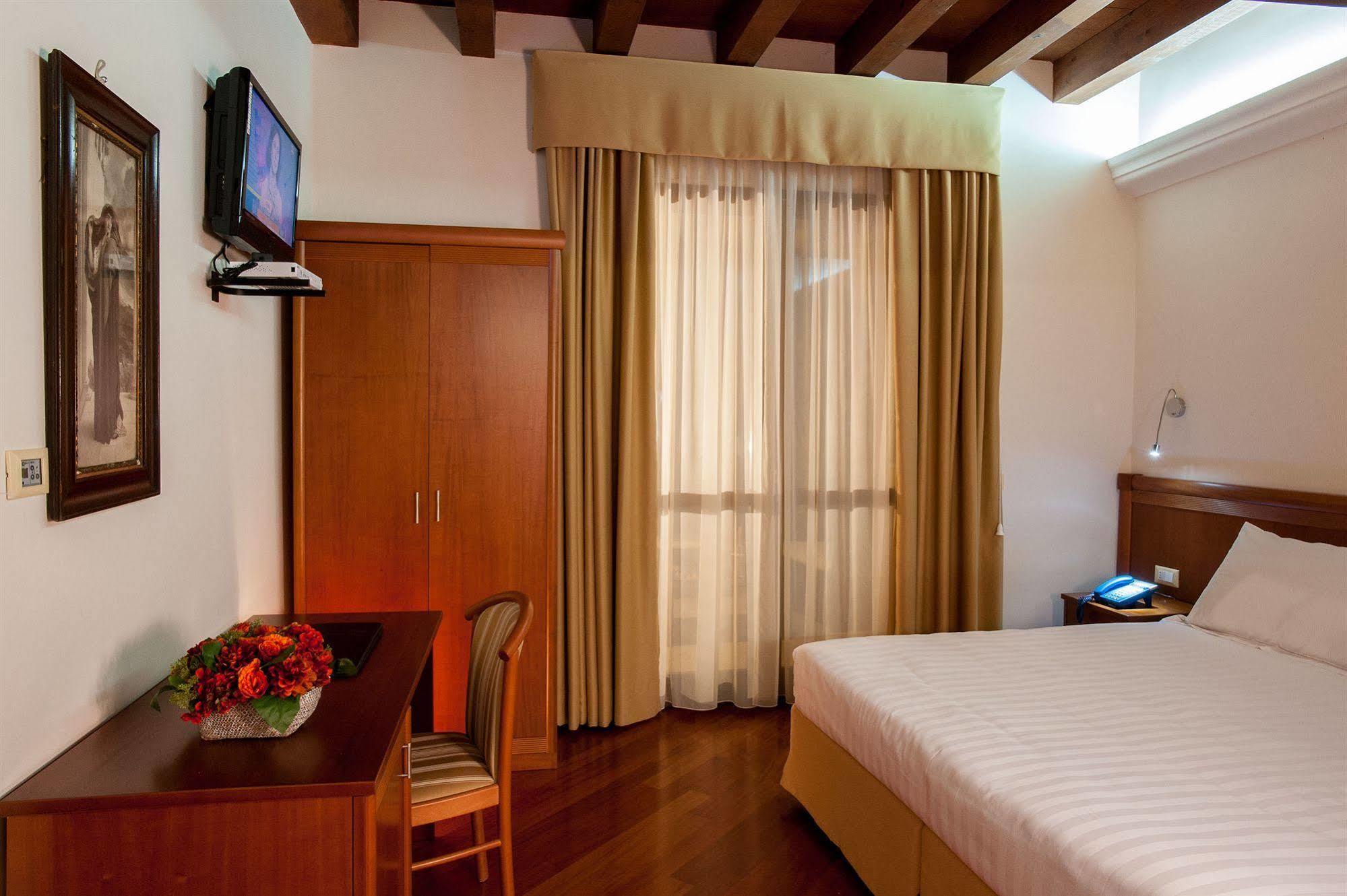 Hotel Flora 4*