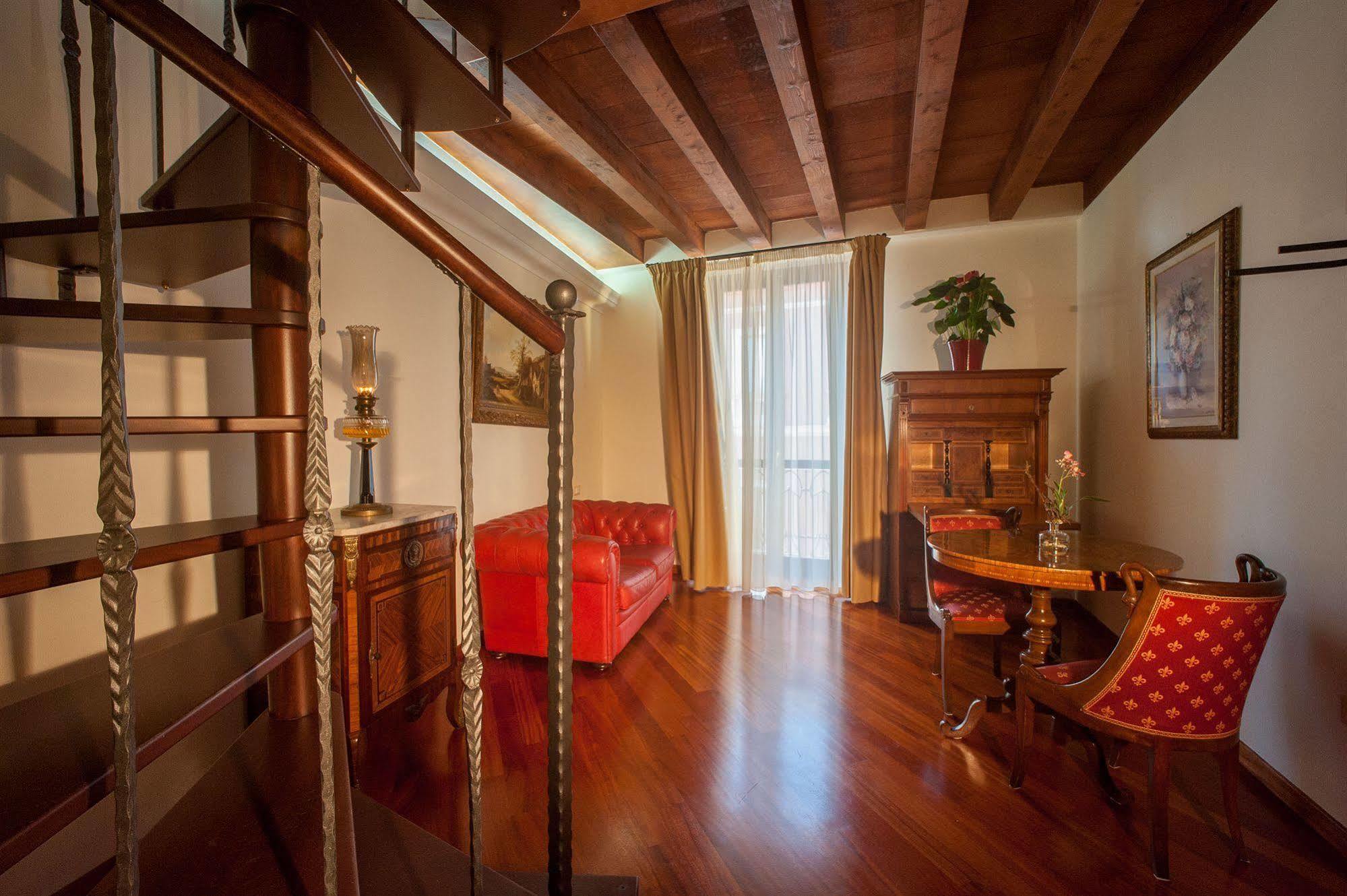 Hotel Flora 4*