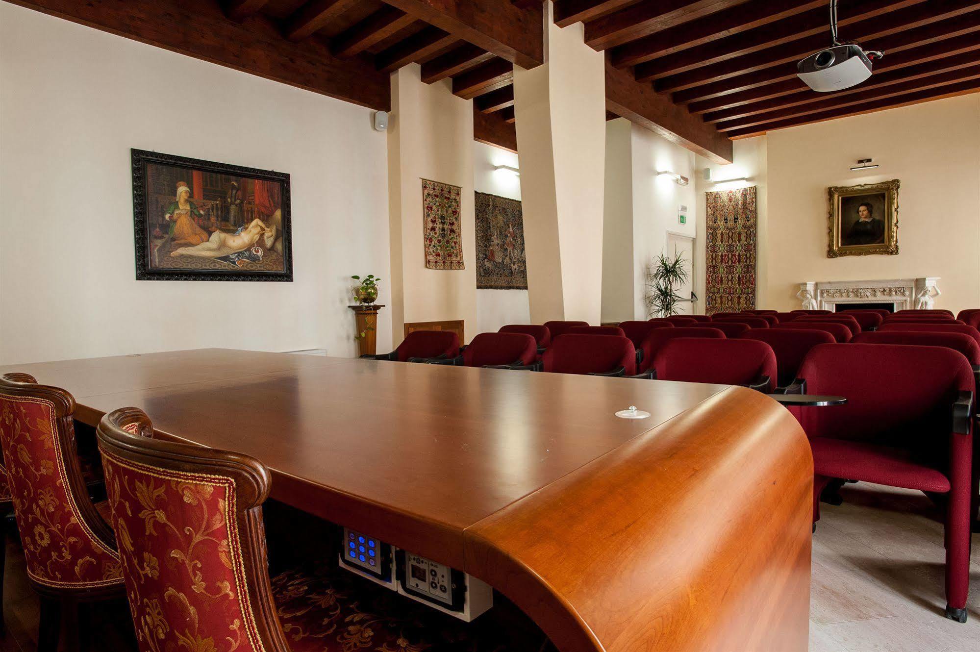 Hotel Flora 4*
